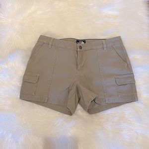 The North Face- khaki shorts